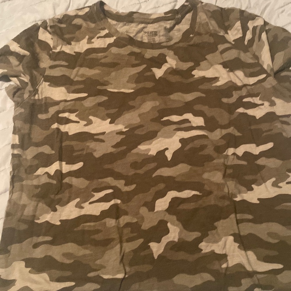 Pink camo tshirt